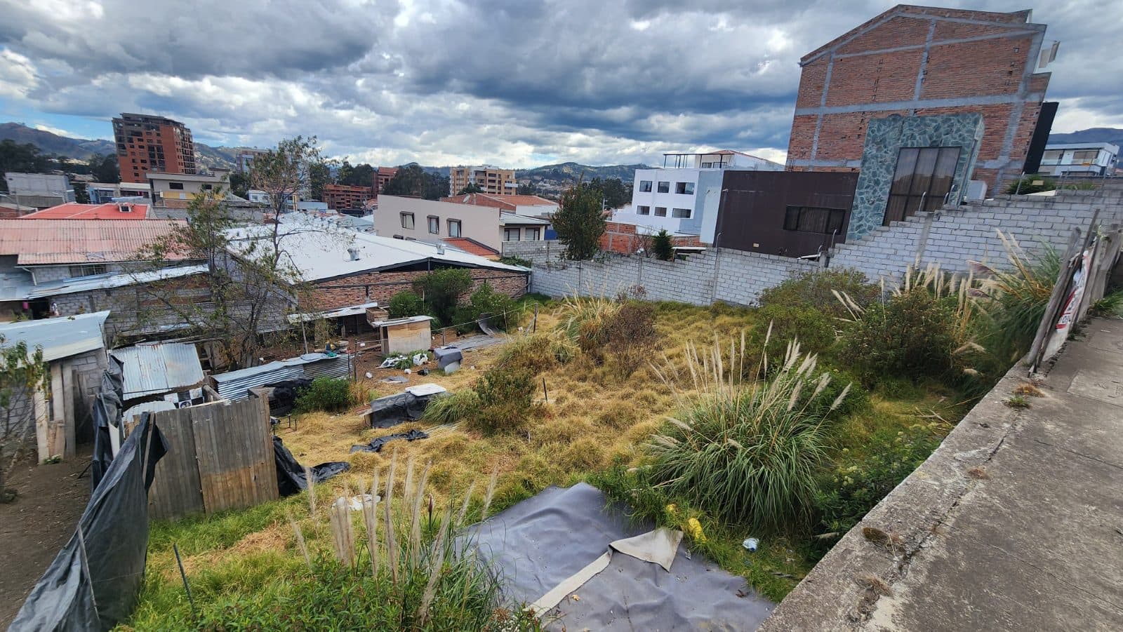 Terreno de 302 m² en El Tejar, Cuenca